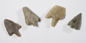 폴라다 문화 유적에서 출토된 Castelleone 시민 고고학 박물관의 흑요석 화살촉.