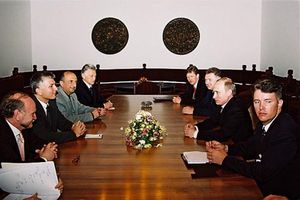 진지치와 러시아 대통령 블라디미르 푸틴