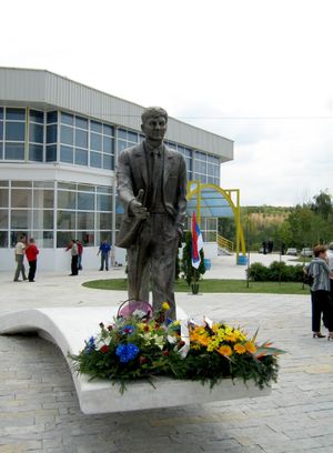 프로쿠플레의 진지치 기념비