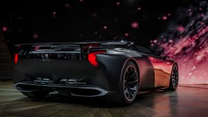 r액티브 리어 윙을 올린 후면부