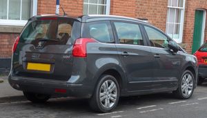 푸조 5008(후기형) 후측면