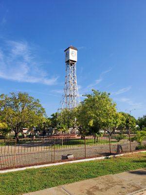 몬테크리스티 시내 지역의 몬테크리스티 시계탑, 도미니카 공화국.