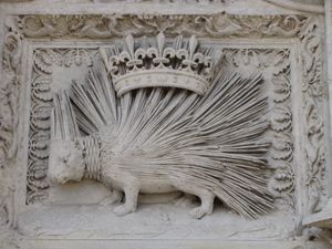 블루아 성에 새겨진 루이 12세의 상징 고슴도치