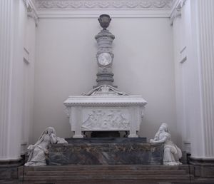 요하네스 비데벨트가 디자인한 로스킬레 대성당에 있는 프레데리크 5세의 석관.