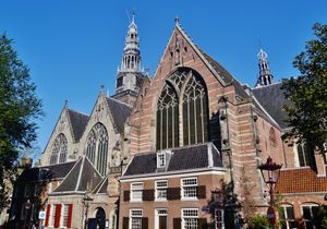 암스테르담 구 교회(Oude Kerk, Amsterdam). 아르미니우스가 1587년부터 1603년까지 목사로 재직했던 곳이다.