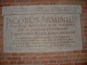 성 베드로 교회, 레이던에 있는 야코부스 아르미니우스 기념비.