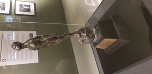 제6회 시상식에서 영화 잊혀진 사람들(1950년)에게 수여된 아리엘 조각상