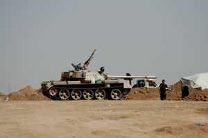  키르쿠크 남부 최전선에 있는 페슈메르가 전차(2014년 6월)