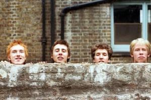 1975년 8월, 왼쪽부터 로튼, 매트록, 존스, 쿡