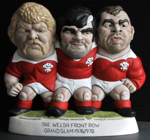 폰티풀 포워드 3인방의 그로그 (왼쪽부터: 그레이엄 프라이스, 바비 윈저, 찰리 포크너)