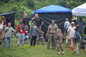 드웨인 존슨과 케빈 하트가 하와이 쿠알로아 목장 영화 세트장에서 촬영 중이다.