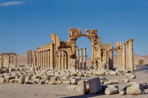 개선문, 1996년 2월 2일 촬영. (2015년 ISIL에 의해 파괴되기 전)