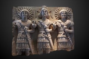 바알샤민(가운데), 아글리볼(왼쪽)과 말라크벨(오른쪽)