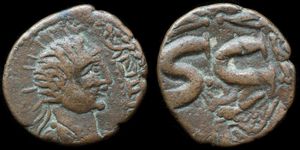 하트라에서 주조된 기원후 117-138년경의 청동화폐, 앞면에는 샤마쉬의 방사형 흉상이 묘사되어 있다