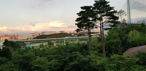 구름이 있는 저녁 때, 청명호수마을에서 바라본 기흥저수지의 모습.