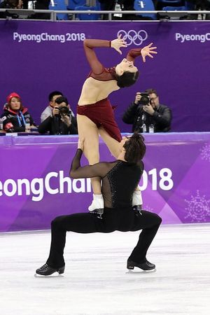2018년 올림픽 물랑 루즈 프리 댄스 중 리프트
