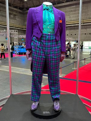 영화에서 잭 니콜슨이 조커 역으로 착용한 의상