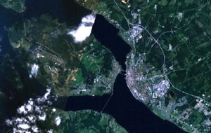 외스테르순드와 프뢰쇤 섬의 위성 사진