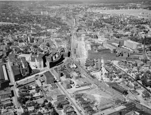 1930년 뉴브리튼의 모습. 오늘날 산업 건물은 거의 남아 있지 않다.