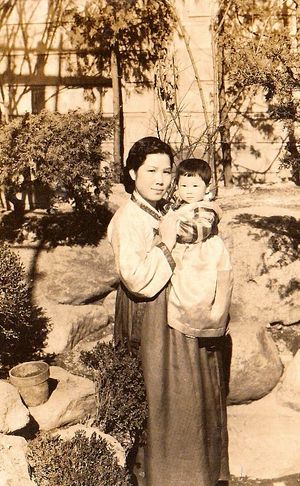 모친 안소순 여사(신당동 304번지 자택, 장녀 차선희, 6.25전쟁 1.4후퇴 직전)