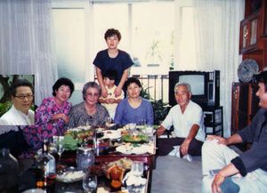 1987년 미국서 일시 귀국한 모친 안소순 여사와 외가댁 누이들, 외삼촌, 매부 신일상