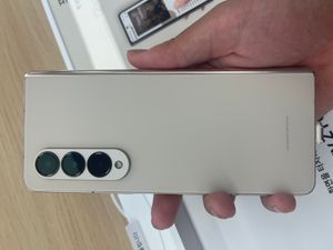 삼성 갤럭시 Z 폴드 4의 후면