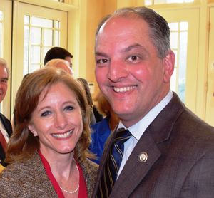 2015년 기금 모금 행사에서 에드워즈와 그의 아내 도나 허토 에드워즈