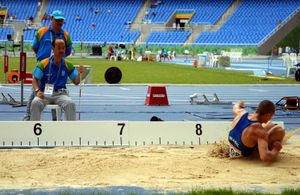 8m에 가까운 데카슬론 선수의 착지