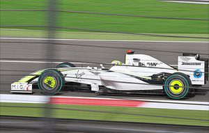 젠슨 버튼은 시즌 세 번째 우승을 차지하며 챔피언십 선두를 더욱 굳건히 했다.