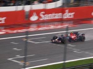 페텔은 2003년 헝가리 그랑프리에서 페르난도 알론소가 세운 기록을 깨고 최연소 F1 레이스 우승자가 되었다. 페텔의 기록은 2016 스페인 그랑프리에서 맥스 페르스타펜이 우승하면서 깨졌다.