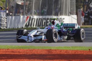 후벵스 바히첼루는 6위로 경주를 마쳤지만, 피트 레인 신호 위반으로 실격 처리되었다.