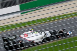 세르히오 페레스는 1회 피트 스톱 전략을 시도한 유일한 드라이버였다. 그는 그리드 뒤에서 시작하여 8위를 차지했다.