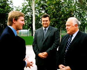 아흐메토프, 빅토르 야누코비치, 빅토르 체르노미르딘