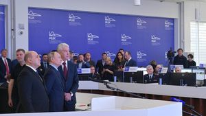 2020년 3월 17일 코로나바이러스 모니터링 센터에서 미슈스틴, 푸틴 대통령, 세르게이 소뱌닌 모스크바 시장