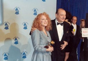 아리프 마르딘과 베트 미들러 (제32회 그래미상)