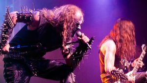 페스트(왼쪽)와 인페르누스(2010년)