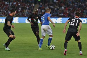 2015년 6월 스위스 제네바에서 열린 친선 경기에서 포르투갈 수비를 돌파하는 임모빌레