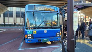 4번 승강장에 정차 중인 다이신토 버스