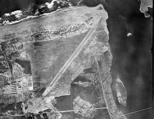 니가타시영 시대 비행장 항공 사진(1946년)국토교통성 국토지리원 [https://mapps.gsi.go.jp/ 지도·항공사진 열람 서비스] 항공 사진 기반 작성