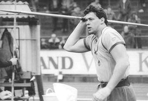 m}}의 "영원한 세계 기록"을 보유하고 있다.