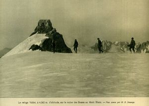 몽블랑 정상 근처, 해발 4,362m에 위치한 최초의 발로 대피소 (현재 재건축됨)