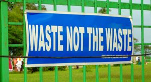 '쓰레기를 낭비하지 말라' 표지판, 타밀나두, 인도