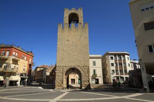 로마 광장의 포르타 폰티 문 타워