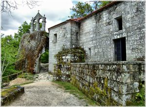 575년에 설립되어 20세기 초까지 사용된 갈리시아의 산 페드로 데 로카스 수도원