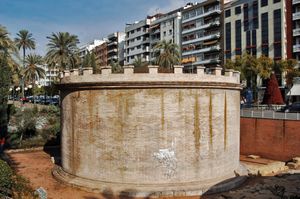 로마 영묘는 파세오 데 라 빅토리아에 위치해 있다.