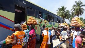 야무수크로의 버스 주변 노점상