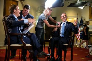 2014년 9월 6일, 버락 오바마 미국 대통령이 백악관 내각 회의실에서 NBC의 새 진행자 척 토드와 인터뷰를 하고 있다.