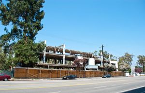 Scrubs 시리즈 제작이 끝난 후 철거된 촬영지인 노스 할리우드 메디컬 센터