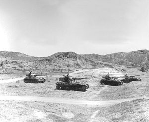 1965년 챔 전투에서 포획된 인도 전차(프랑스제 AMX)로 장비된 파키스탄 육군의 작전 전차 부대