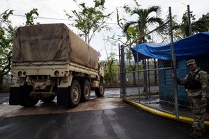 10월 17일 바야몬에서 허리케인 마리아 구호 활동